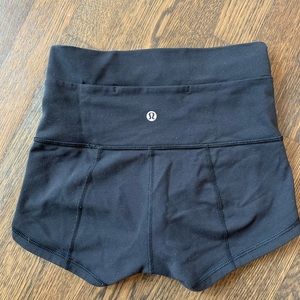 Lululemon High Rise Hot Yoga Short 4 Black